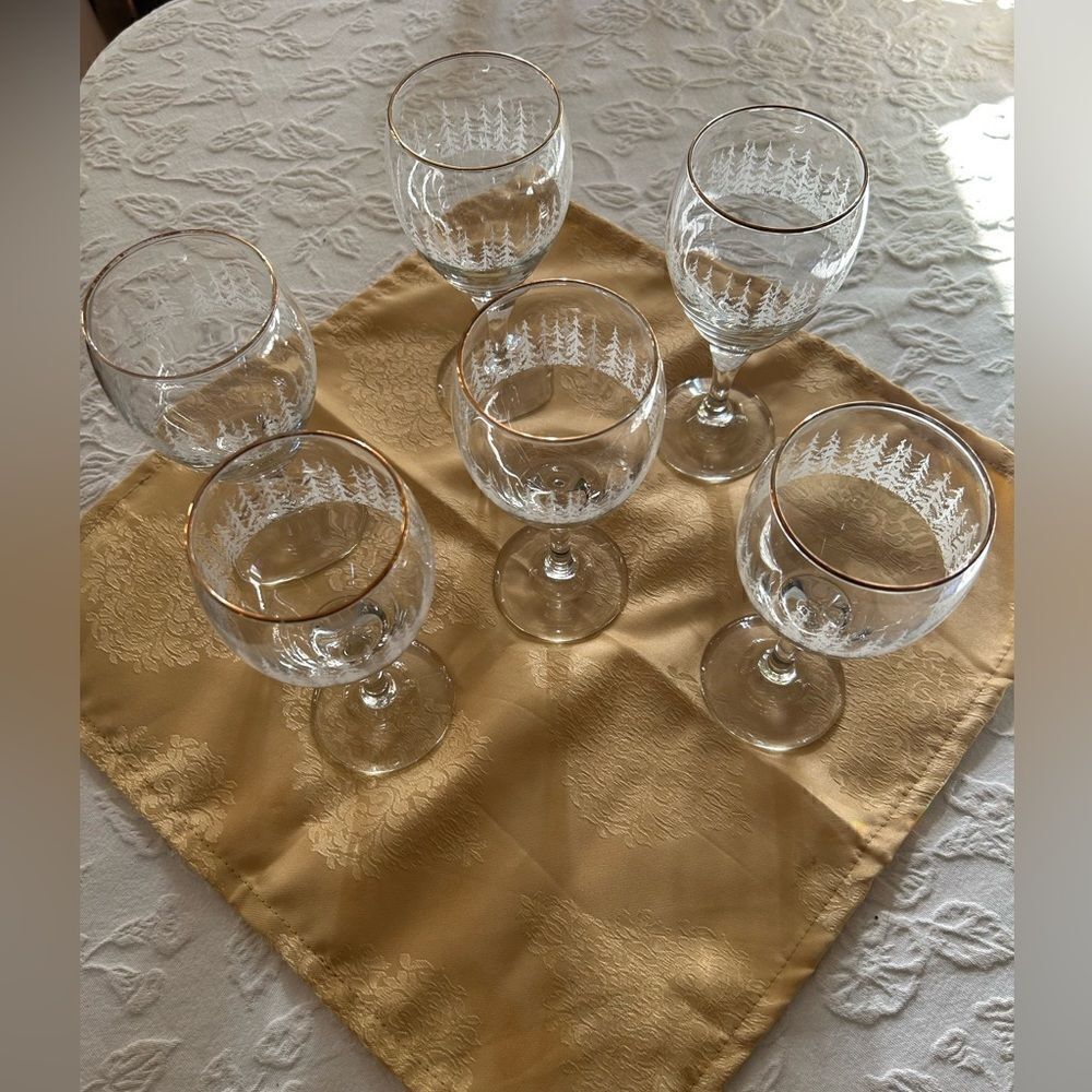 Gold rimmed wine glasses 